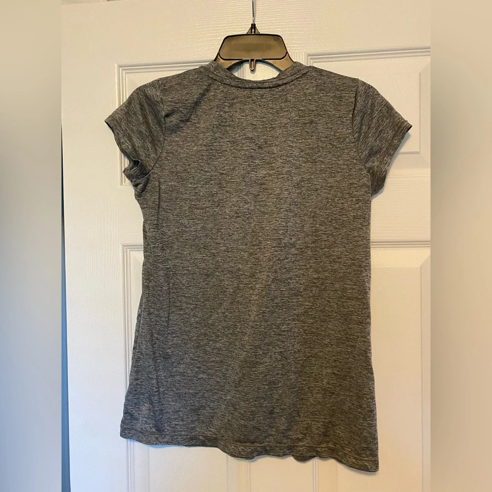 🔴10/$10! Women’s Athletic Tee - Picture 2 of 2